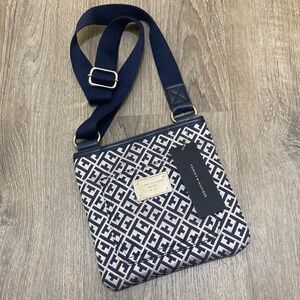 TOMMY HILFIGER • NEW YORK • crossbody